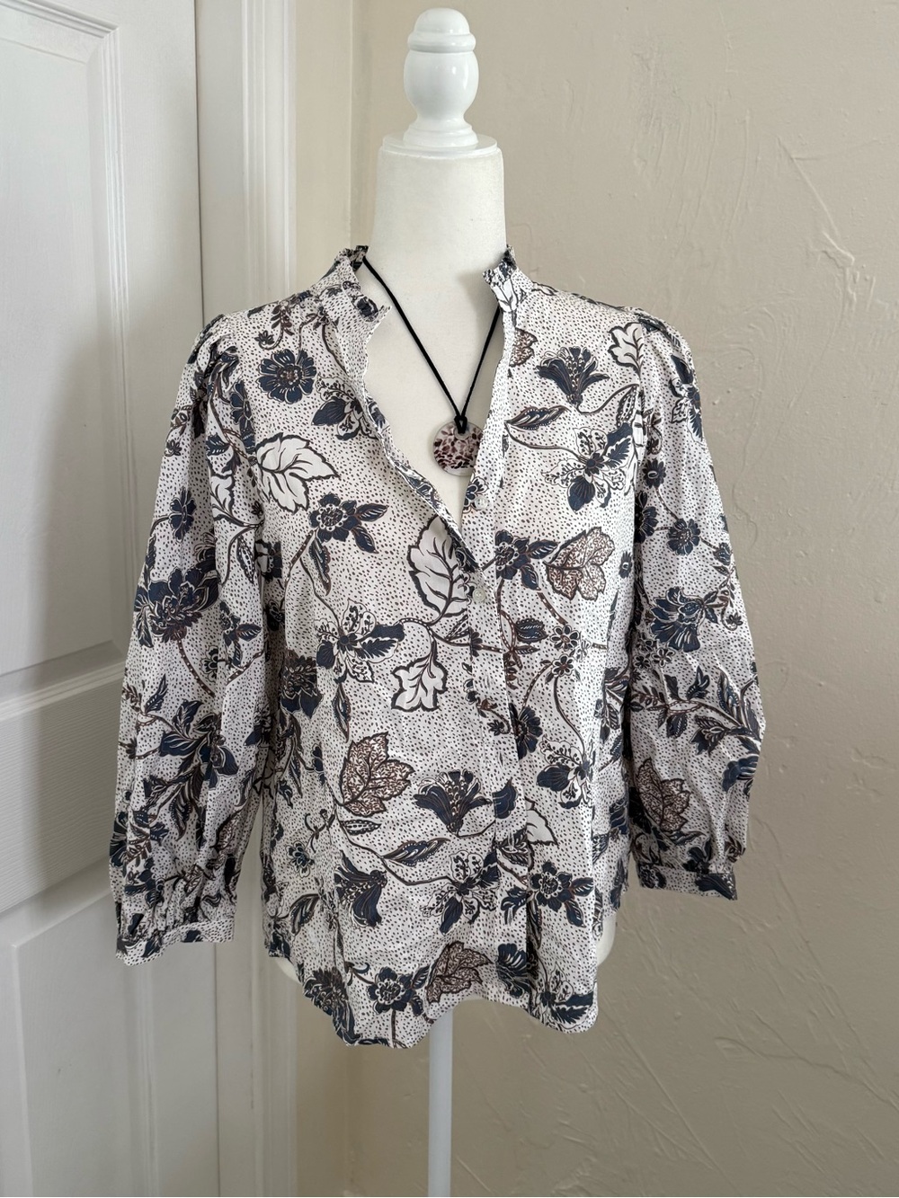 Women's Floral Button-Front Blouse in Cream and Navy